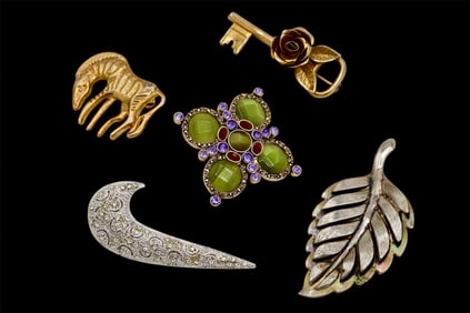 A Vintage 5 Piece Assortment of Costume Jewelry