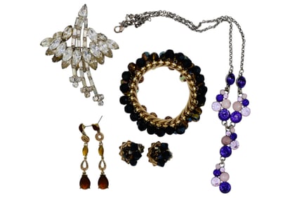 A Vintage 5 Piece Assortment of Costume Jewelry