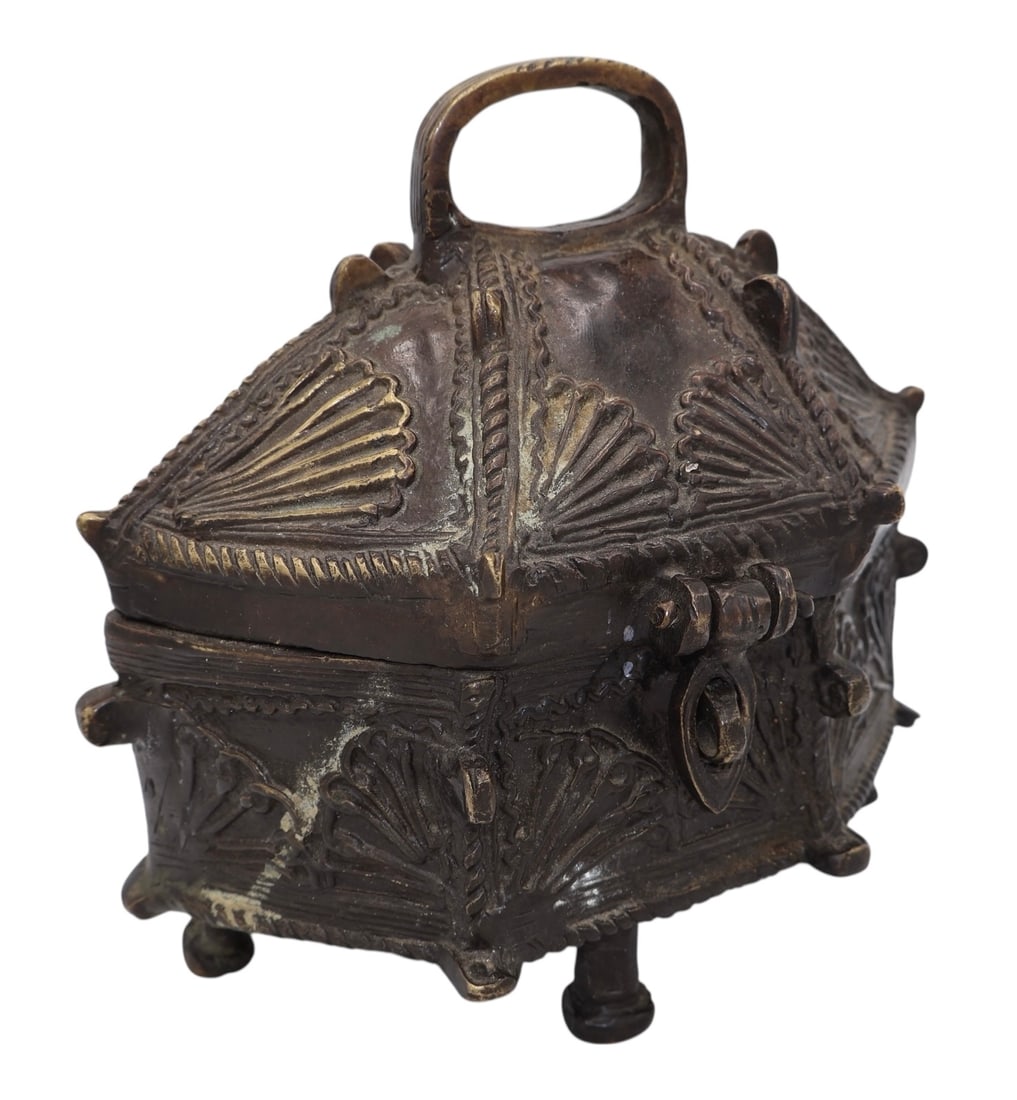 An Antique Orissa Bronze Treasure Box (1 of 11)