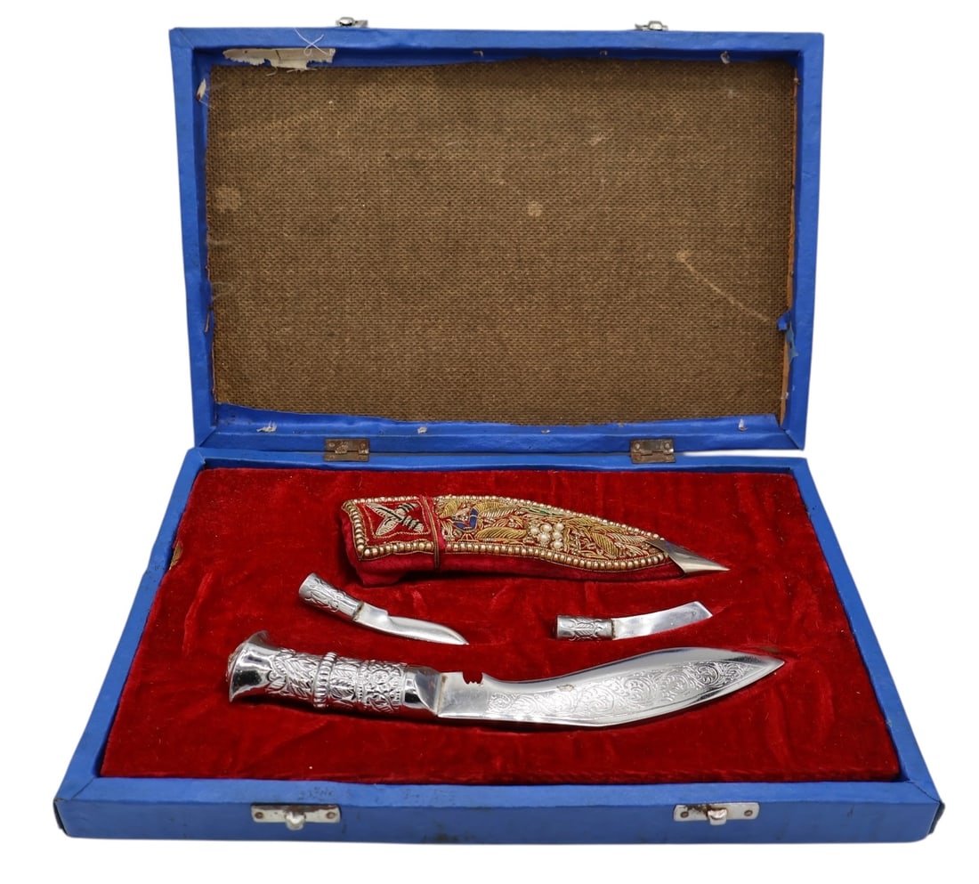 A Cased Silvered Presentation Kukri Knife (1 of 8)