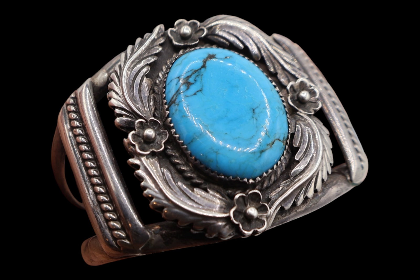 A Native American Navajo Silver & Turquoise Cuff (1 of 7)
