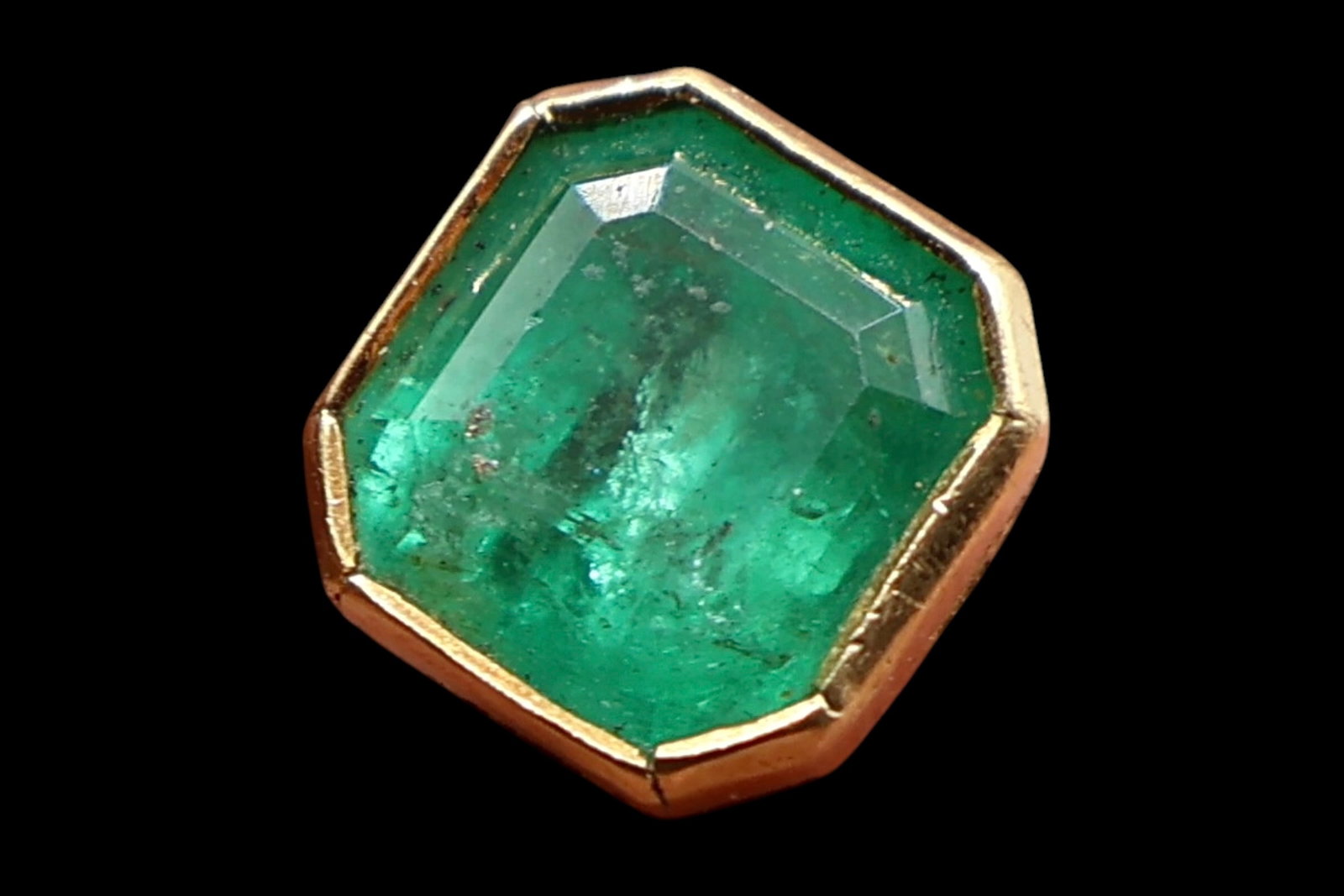 A Fantastic Old Estate Gold Set Colombian Emerald (1 of 5)