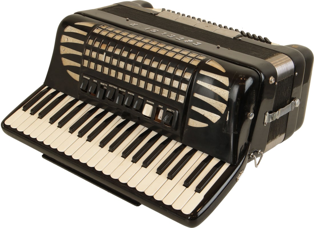 Excelsior Artist de Luxe Accordion (1 of 5)