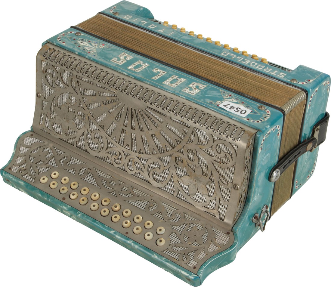 Salas Stradella Accordion Italia (1 of 5)