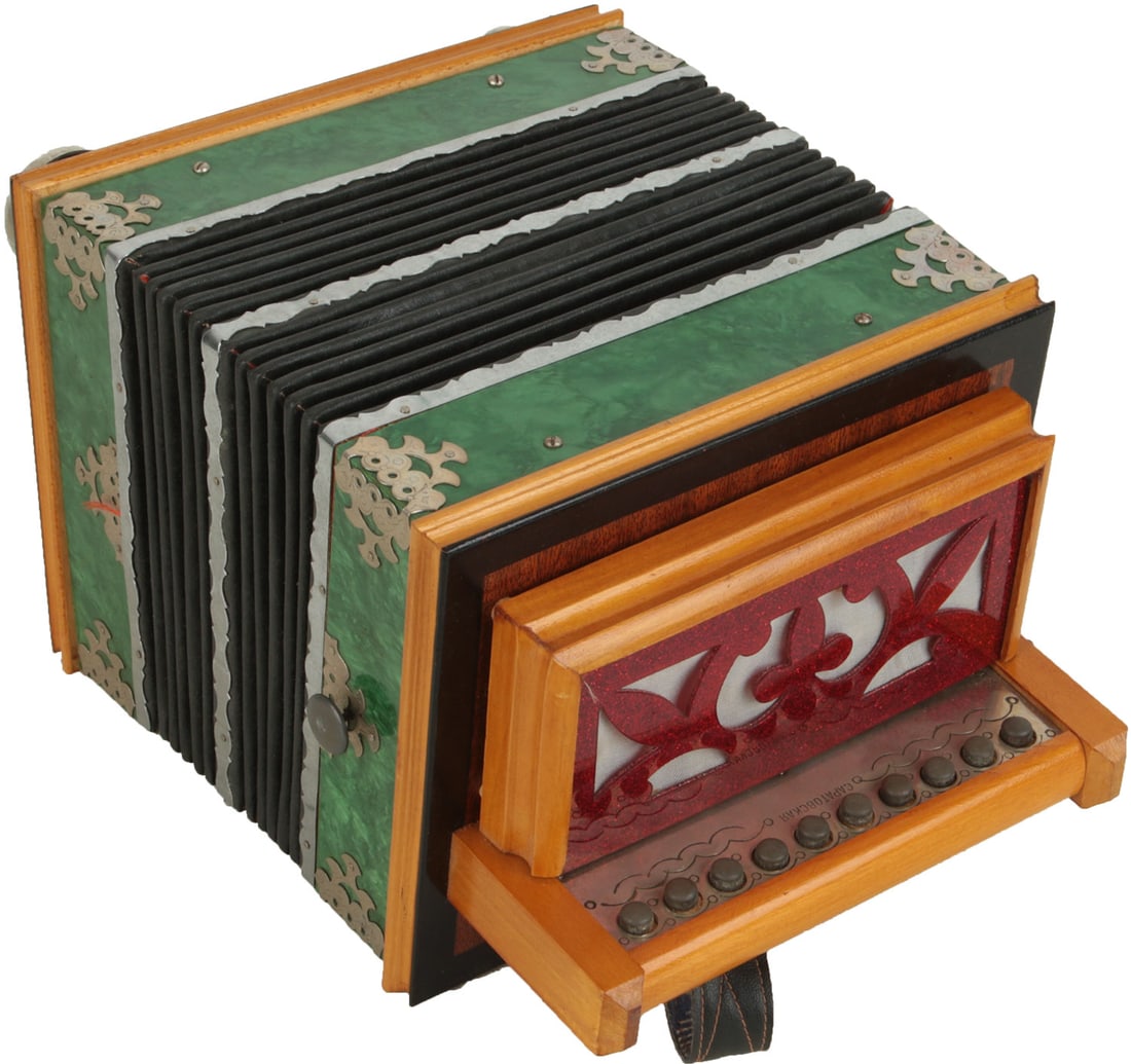 Green Saratovskaya Garmonika (1 of 4)