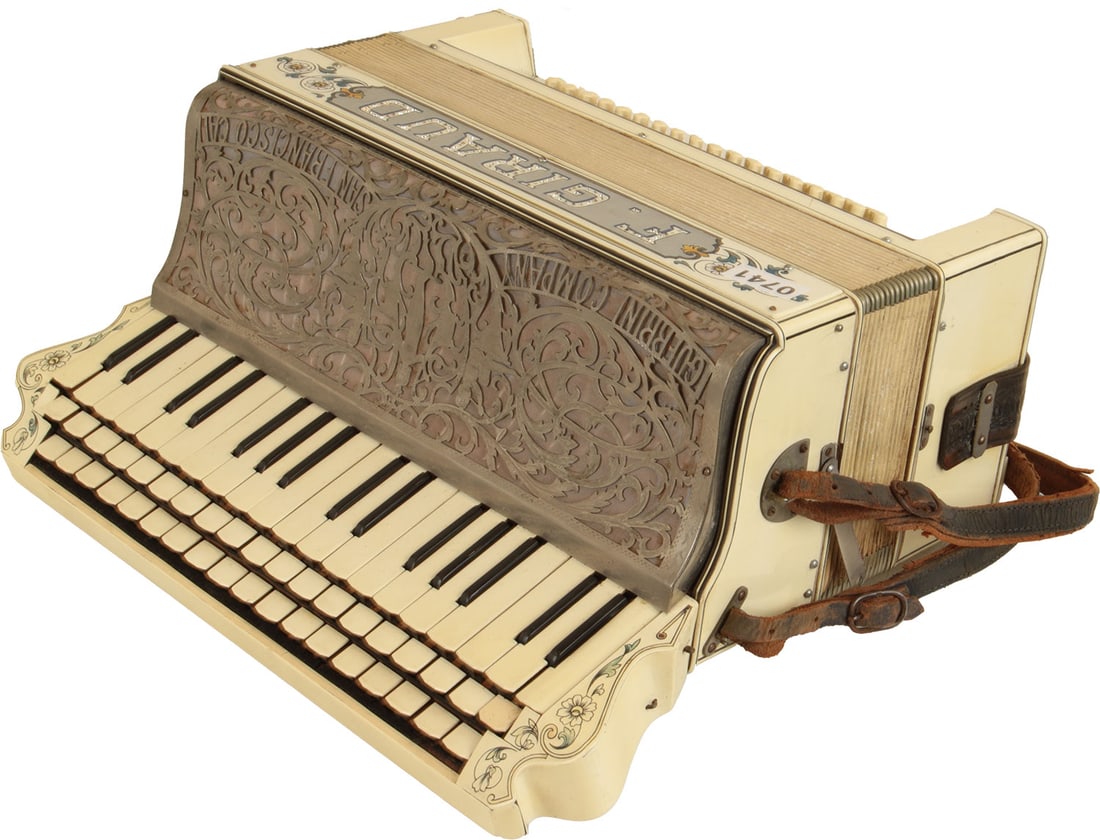 Guerrini Company Accordion, San Francisco California, F. Giraud (1 of 6)