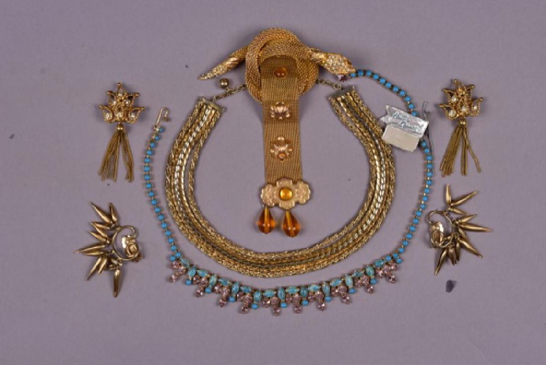 FIVE PIECES VINTAGE HATTIE CARNEGIE COSTUME JEWELRY (1 of 3)