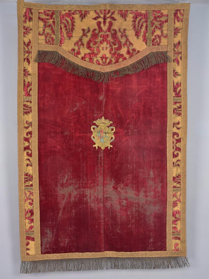VELVET HERALDIC BANNER, 19th C (1 of 4)