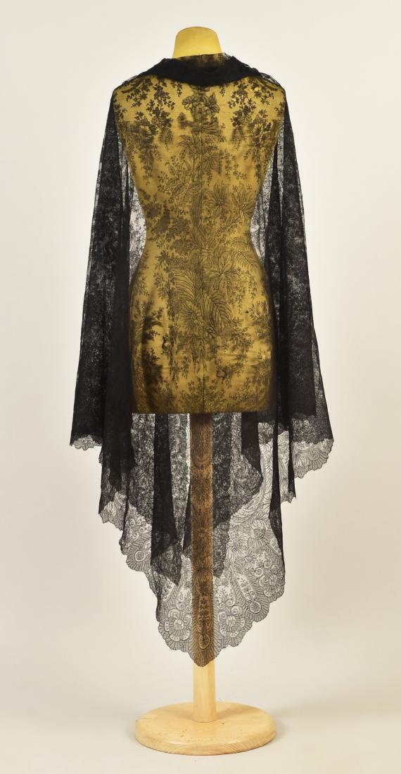 LIGHTWEIGHT CHANTILLY LACE SHAWL, 1860s (1 of 3)