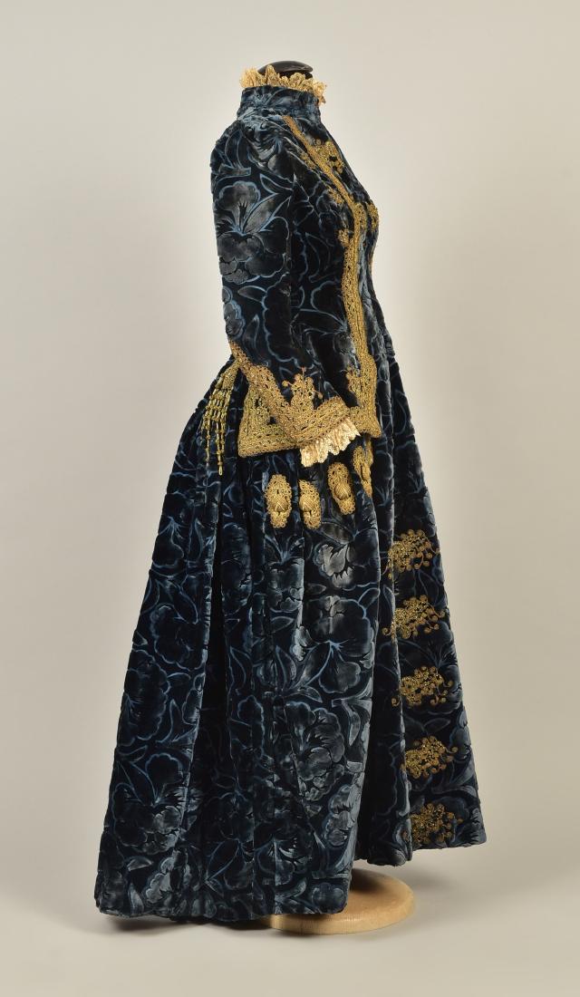 LONDON LABEL FIGURED VELVET COAT, 1880s (1 of 4)