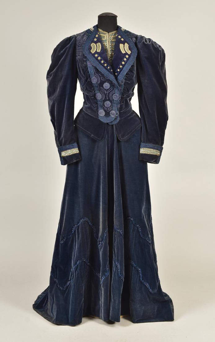 ARTS & CRAFTS STYLE VELVETEEN WALKING SUIT, c. 1902 (1 of 5)