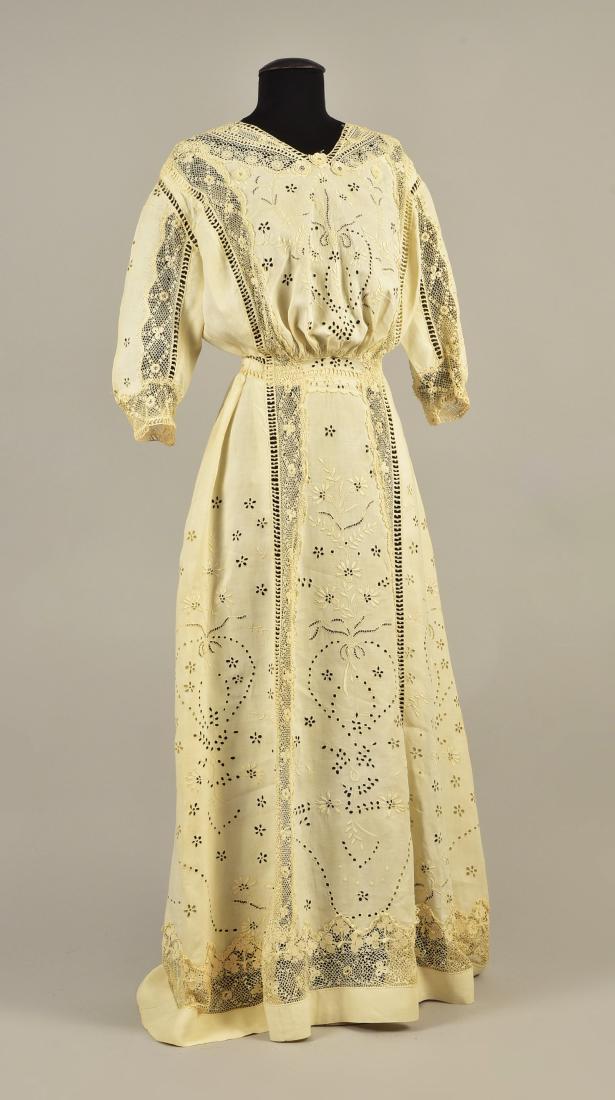 CUTWORK LINEN GOWN with IRISH CROCHET, 1908 - 1910 (1 of 4)