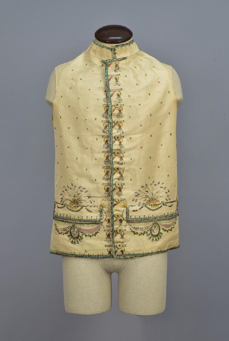 GENTLEMAN'S SILK EMBROIDERED WAISTCOAT, 1780s (1 of 4)