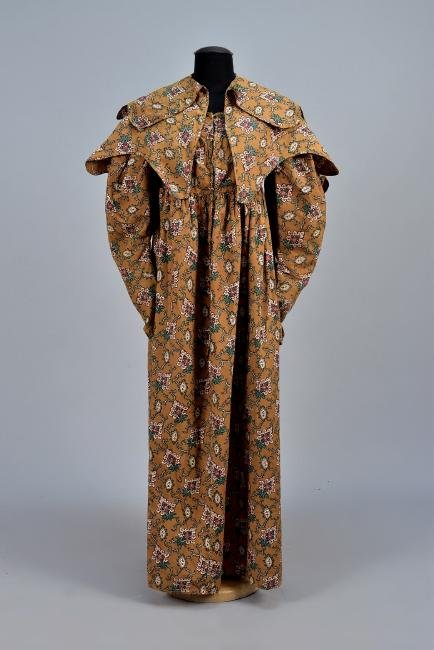 PRINTED COTTON DRESS and PELERINE, AMERICAN, c. 1830 (1 of 5)