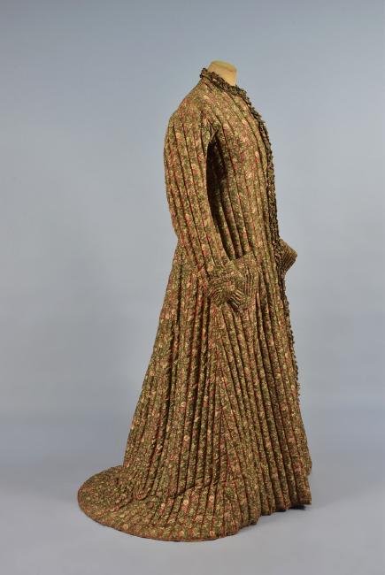 QUILTED DOWN-FILLED COTTON WRAPPER, 19th C (1 of 4)
