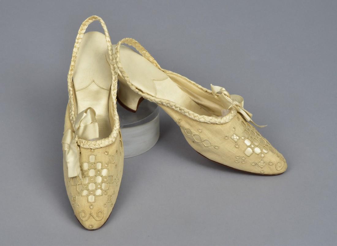 LADYS FANCY LINEN MULES, EARLY 20th C (1 of 3)