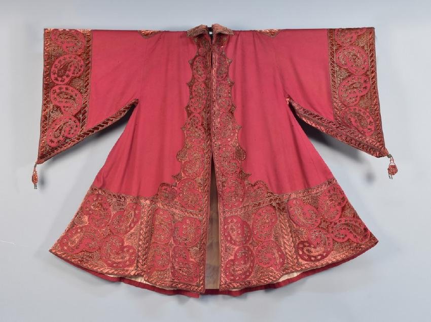 UNUSUAL WORTH APPLIQUED EVENING COAT, c. 1910 (1 of 10)