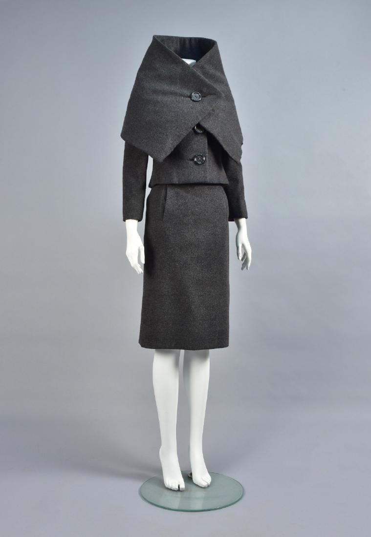 AN INTERESTING PAULINE TRIGERE SKIRT SUIT, MID 20th C (1 of 5)