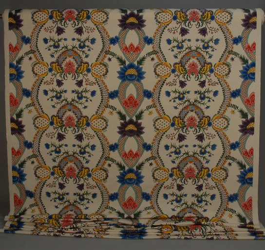 LARGE BOLT HOME FURNISHING FABRIC, 20th C DDCF. Pr: LARGE BOLT HOME FURNISHING FABRIC, 20th C Estate of Doris Duke to benefit DDCF. Printed linen with colorful columnar floral on white ground. 19 1/2 yards x 64 inches wide. Pristine.