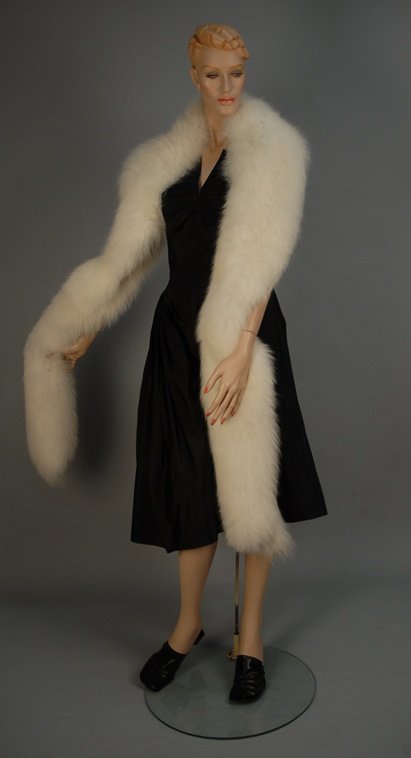 DORIS DUKE'S WHITE FOX BOA, 20th C. Long boa with : DORIS DUKE'S WHITE FOX BOA, 20th C. Long boa with silk lining. 7 inches wide tapering to points, 104 inches long. Excellent.
