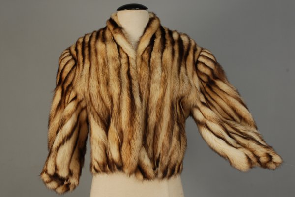 DORIS DUKE'S MINK TAIL JACKET, MID 20th C Unlabele: DORIS DUKE'S MINK TAIL JACKET, MID 20th C Unlabeled Hattie Carnegie brown and cream striped bolero with balloon sleeves, taupe silk lining. Bust 40, shoulder 17, sleeve 19, length 20 inches. Excellent