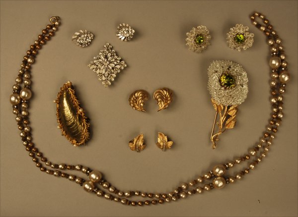 LOT of DESIGNER COSTUME JEWELRY, MID 20th C. Hatti: LOT of DESIGNER COSTUME JEWELRY, MID 20th C. Hattie Carnegie mussel shell with gilt seaweed and pearl border, (losses). Trifari silver tone brooch and earring set with rhinestones. Two pair gilt Trifa
