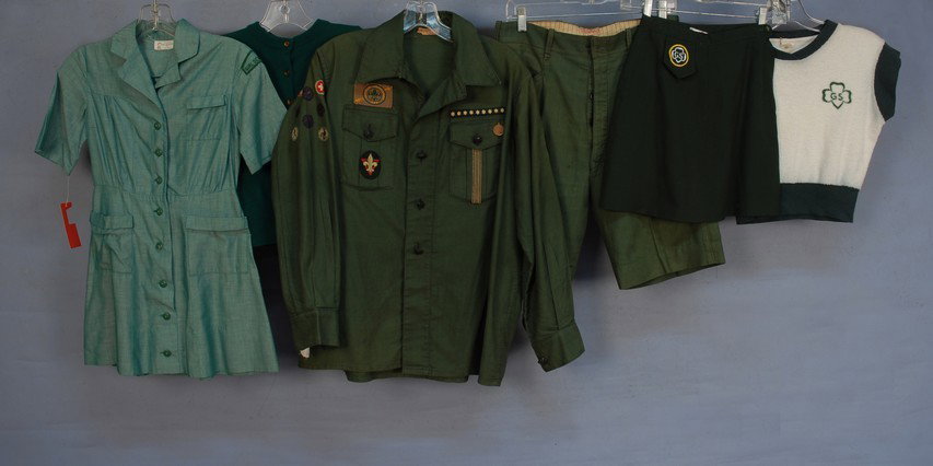 BOY SCOUT WORLD JAMBOREE UNIFORM, 1929. Green cott: BOY SCOUT WORLD JAMBOREE UNIFORM, 1929. Green cotton twill long sleeve shirt with patches, medallions and merit badges, together with short trousers, Danish maker's label "Carl Lonberg Gothersgade". C