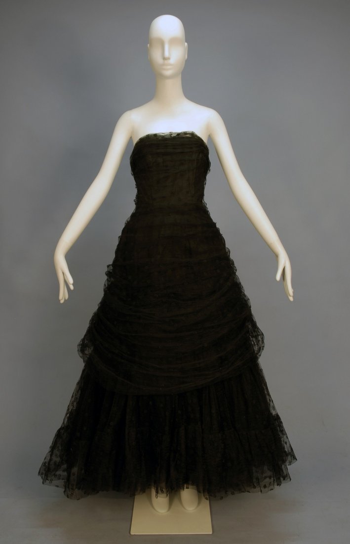 BALENCIAGA COUTURE STRAPLESS LACE EVENING DRESS, 1: BALENCIAGA COUTURE STRAPLESS LACE EVENING DRESS, 1955. Black silk taffeta with fitted bodice draped in ruched fine tulle with herringbone stripe pattern and small embroidered flowerheads, skirt with p