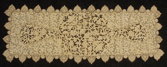 ITALIAN MIXED LACE TABLE RUNNER, 19th C.: Ivory Gros Point de Venise center having pieced ends with bobbin lace and scalloped needle lace border. 25 x 73. (Broken brides) very good. FIT.
