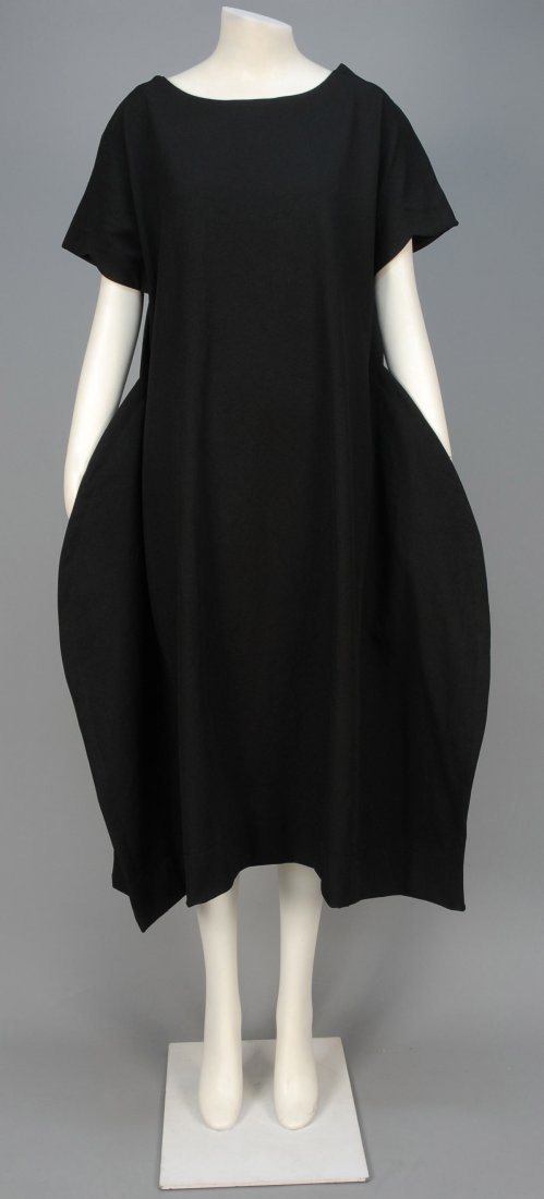 COMME des GARCONS TWILL DAY DRESS.: Black with scalloped short sleeve and flat cut silhouette with bulbous skirt. Labeled. Size L. Excellent.