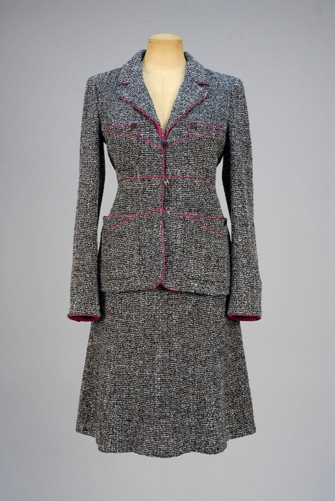 CHANEL WOOL BLEND SKIRT SUIT. Black, grey and white (1 of 4)
