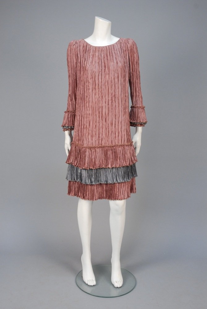 MARY McFADDEN TWO-TONE DRESS with RUFFLES. Pleated (1 of 3)