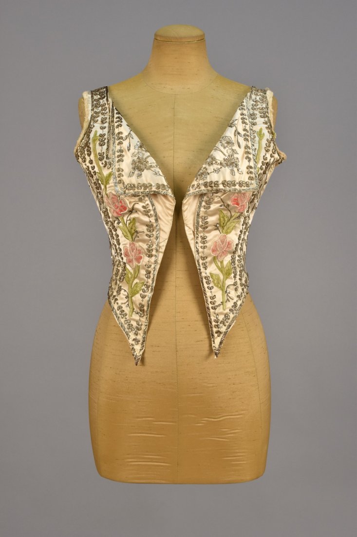 LADYÕS BEADED and EMBROIDERED SILK VEST, c. 1900. (1 of 4)