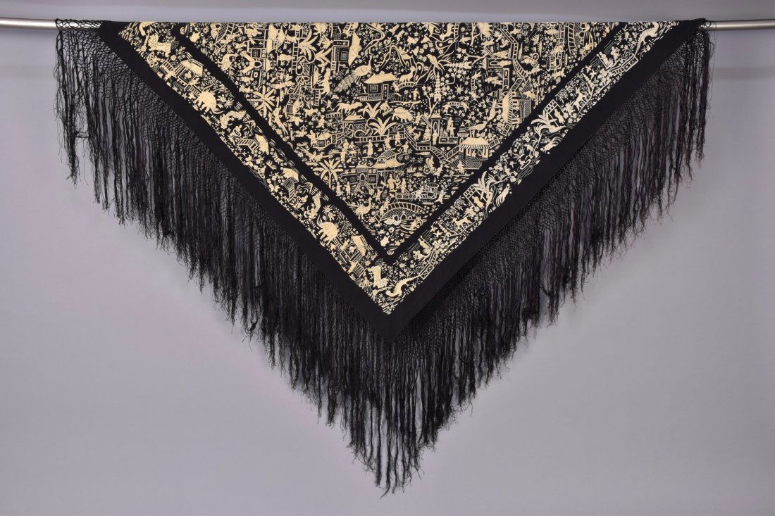 CHINESE EXPORT EMBROIDERED SHAWL, EARLY 20th C. (1 of 2)
