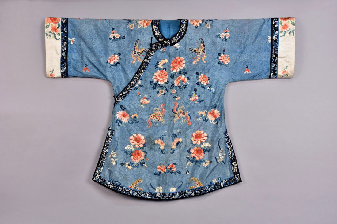 CHINESE SILK EMBROIDERED ROBE, EARLY 20th C. (1 of 5)