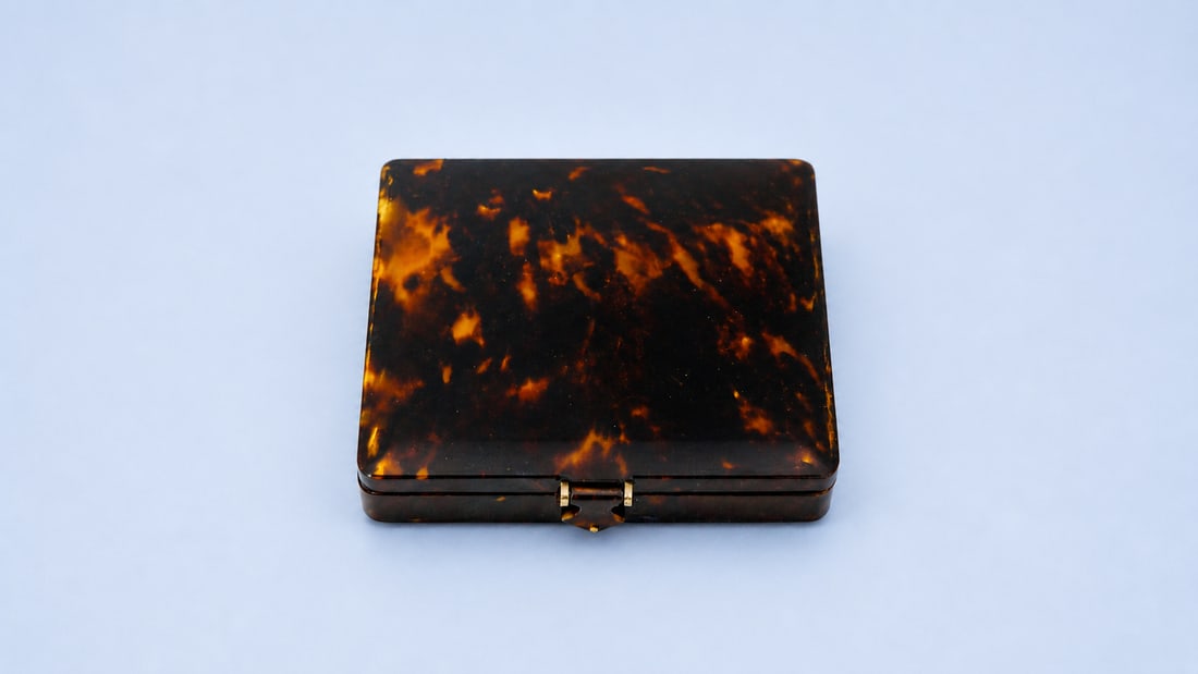 AN ANTIQUE TORTOISESHELL JEWELRY / CIGARETTE BOX, EUROPEAN, LATE 19TH CENTURY (1 of 3)
