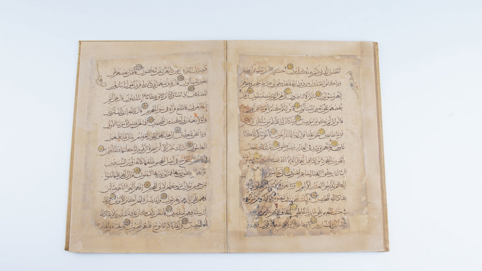 AN IMPORTANT MAMLUK-STYLE QUR’AN JUZ’, 14TH–15TH CENTURY: An important Qur’an Juz’ in the Mamluk style, dating to the 14th–15th century, reflecting the refined calligraphic traditions of the Mamluk Sultanate. The manuscript is written in an elegant and