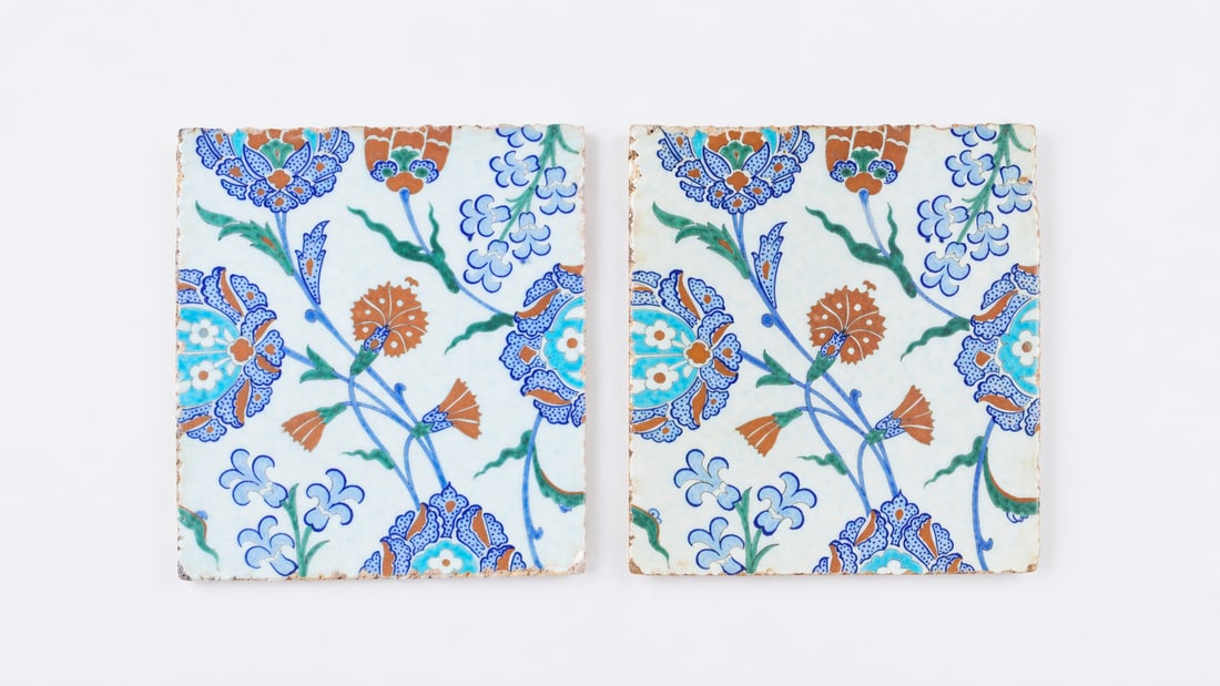A PAIR OF OTTOMAN IZNIK POLYCHROME POTTERY TILES, LATE 16TH – EARLY 17TH CENTURY (CIRCA (1 of 4)