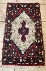 Vintage Hand Knotted Oriental Rug Made In India 100% Wool 37x22in Original Tag