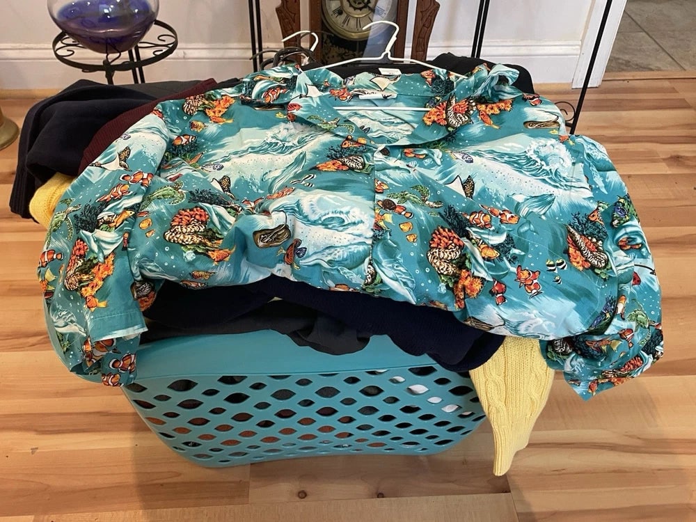 Large Assortment of Men's Clothing Nautica Hilfiger Black Brown IZOD Polo & More: Assorted men's name brand clothing from used to new with tags.