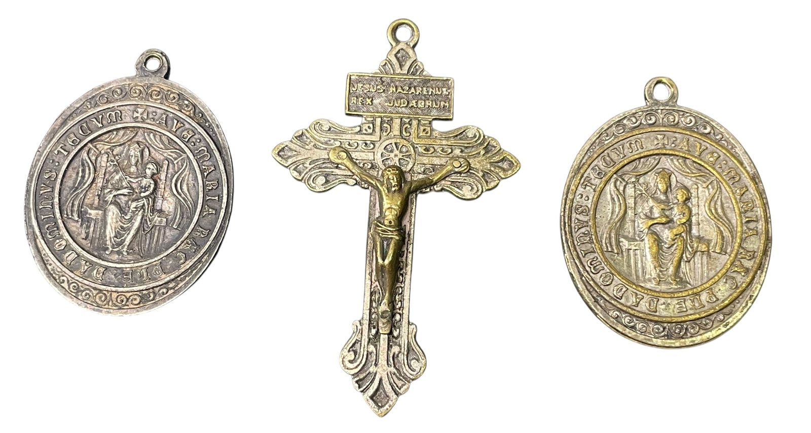 Vintage Jesus Christ Catholic Pendant Charm Cross Crucifix Lot: Believed to be made of bronze.