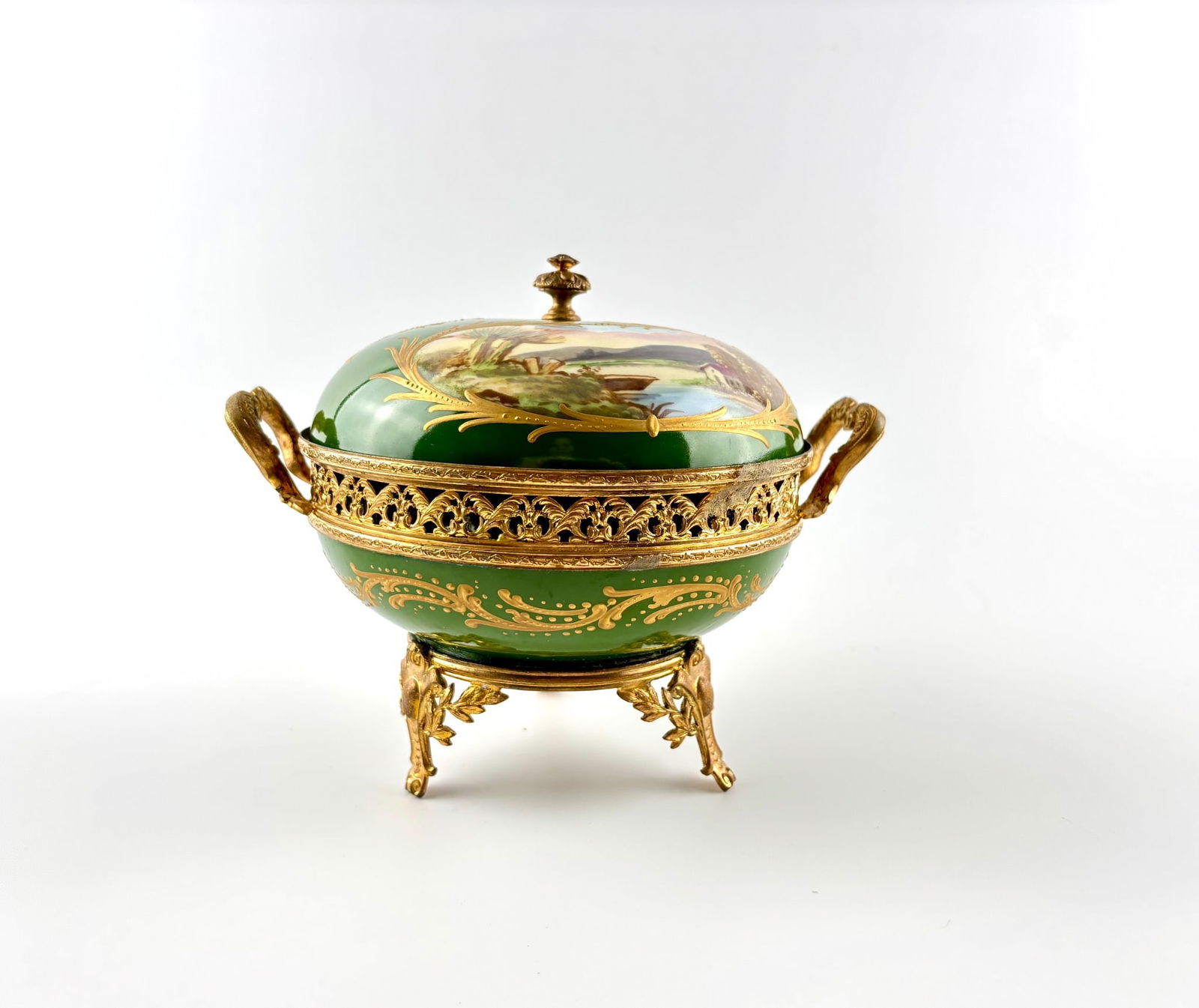 Charles Ahrenfeldt Limoges, France Potpourri Covered Jar (1 of 12)