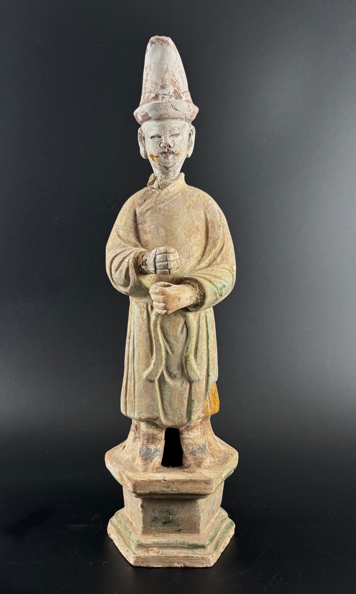 Ming Dynasty Tomb Attendant Figurine with Certificate of Authenticity: Clay tomb attendant figurine dated to the Ming Dynasty (circa A.D. 1426–1619), as indicated by the Certificate of Authenticity from the Hong Kong Art Craft Merchants Association Limited. The scu
