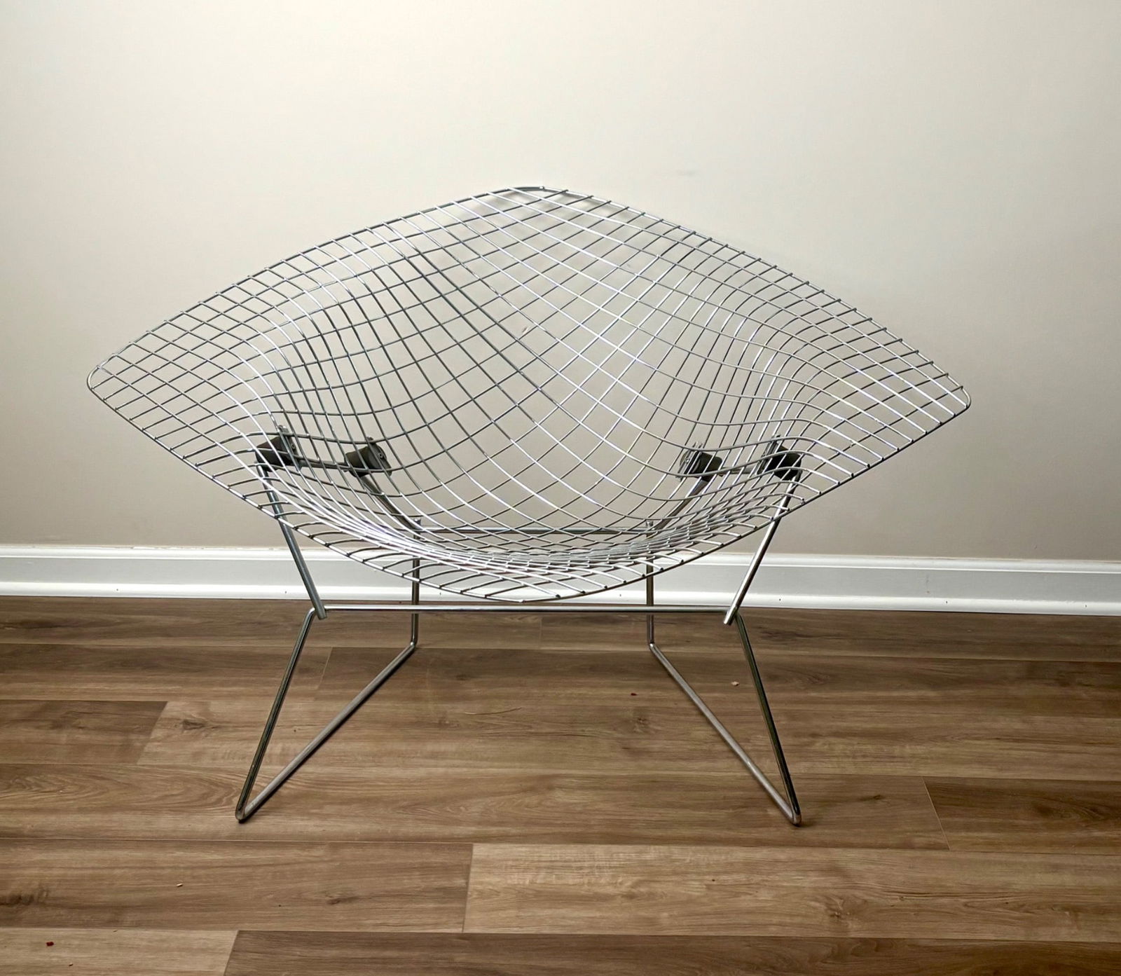 Orange Harry Bertoia for Knoll Diamond Chair : Harry Bertoia-designed Diamond Chair for Knoll featuring a polished chrome-plated steel wire frame and orange upholstered seat, marked with an original Knoll tag. Upholstery is in poor condition with