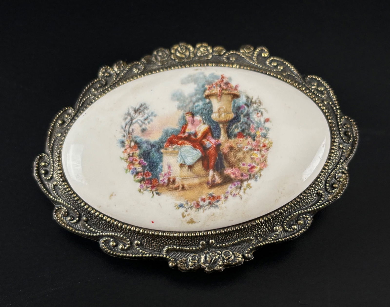 Oval Sankyo Music Box with Romantic Scene and Gilded Metal Frame (1 of 8)