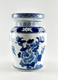 Chinese Ming Revival Blue and White Porcelain Baluster Stand