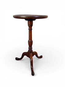 Kittinger Colonial Williamsburg Round Side Table in Mahogany