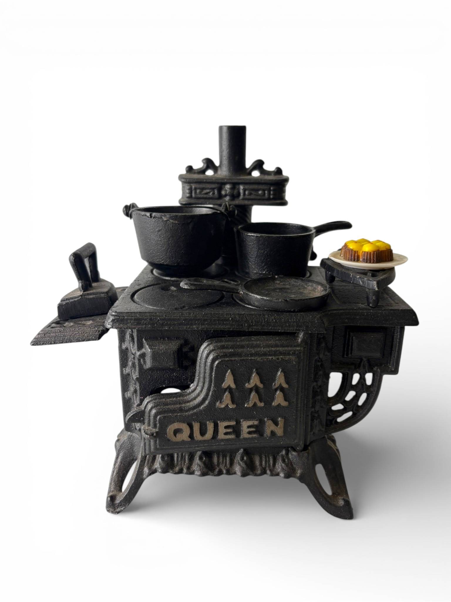 Queen Cast Iron Mini Stove Salesman Sample (1 of 10)