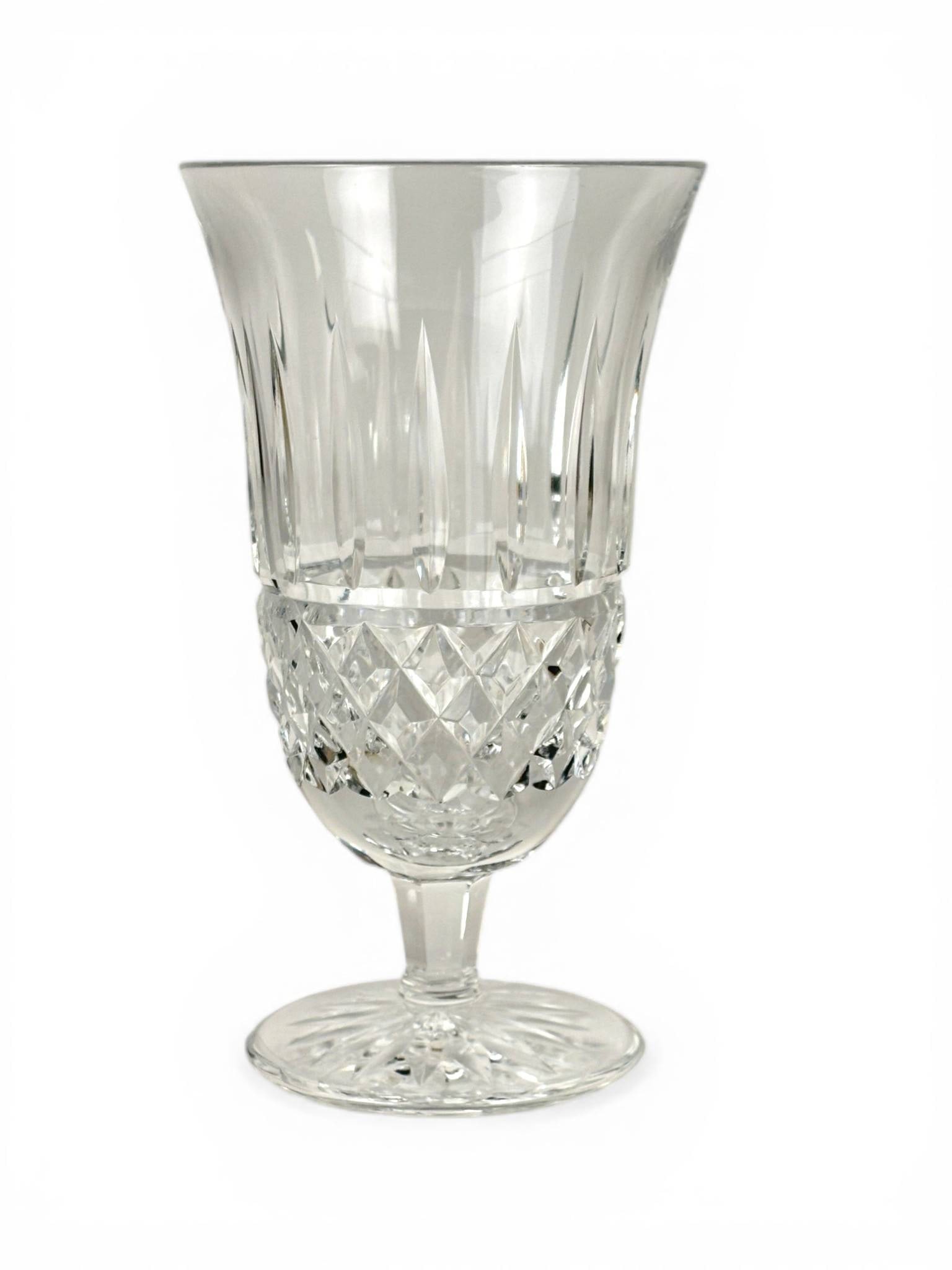 12 Waterford Maeve Pattern Crystal Iced Tea Glasses: 12 Waterford crystal iced tea glasses in the Maeve pattern. Featuring a flared top with vertical cuts and a diamond cut design on the lower bowl, transitioning into a starburst cut footed base. Each