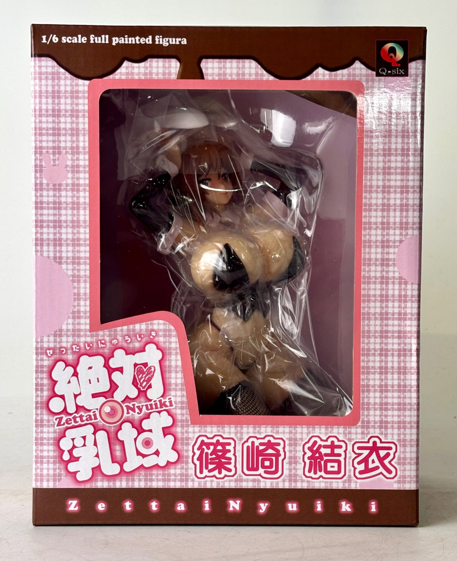 Q-Six 1/6 Scale Zettai Nyuiki Yui Kano SEALED: A 1/6 scale full painted figure by Q-Six from the Zettai Nyuiki series, featuring the character Yui Kano. The figure is presented in its original packaging with front and side viewing windows. The box